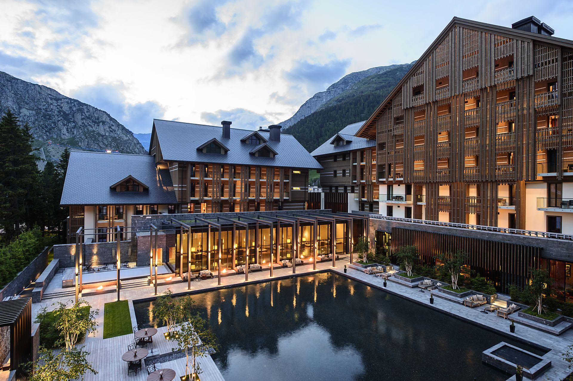The Chedi Andermatt, un hôtel alliant luxe moderne et traditions alpines dans les Alpes suisses