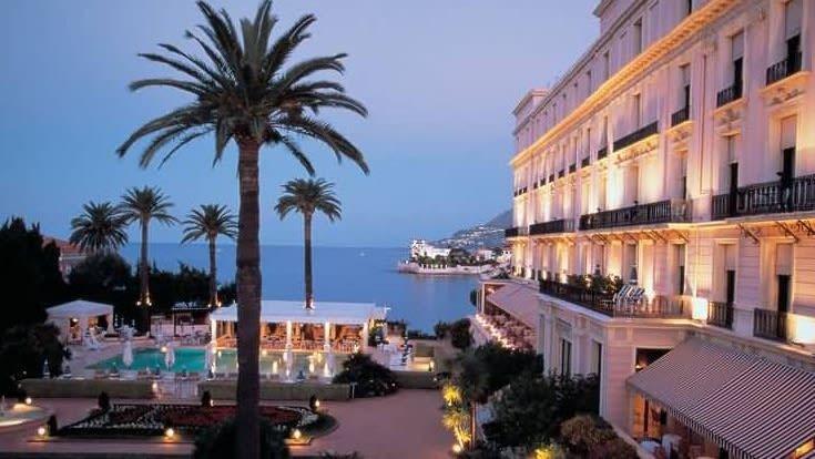 Royal Riviera, un hôtel cinq étoiles avec vue sur la Méditerranée