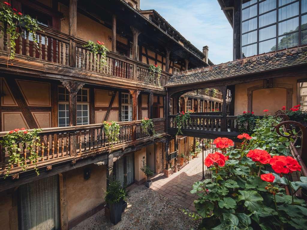 Hôtel Cour du Corbeau Strasbourg - Un joyau de l'architecture Renaissance près de la cathédrale
